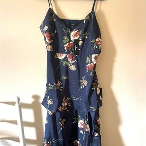NWT LULU’s floral Navy wedding guest maxi dress